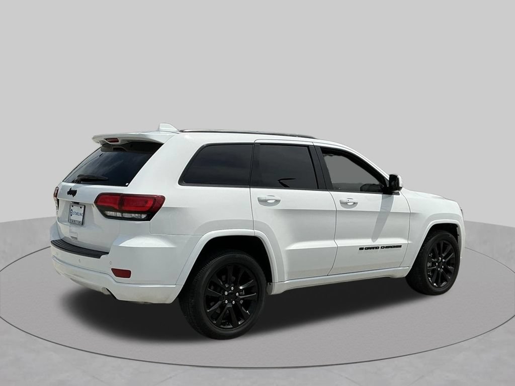 Used 2022 Jeep Grand Cherokee Laredo X RWD image 12