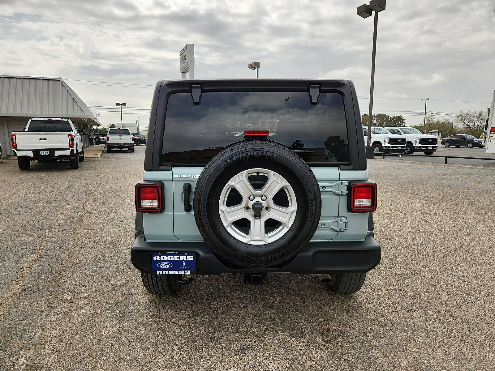 Used 2023 Jeep Wrangler Sport image 4