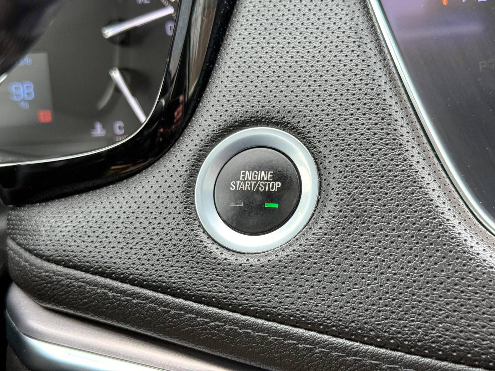 Used 2018 Cadillac XT5 Luxury w/ Driver Awareness Package image 26