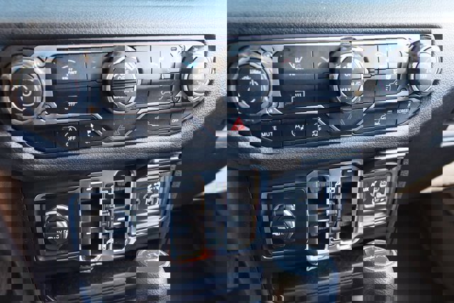 Used 2025 Jeep Gladiator Sport image 25