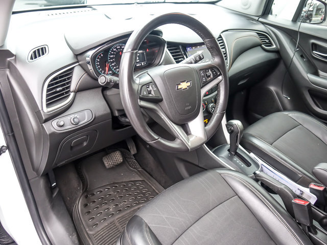 Used 2022 Chevrolet Trax LT w/ LT Convenience Package AWD/4WD image 11