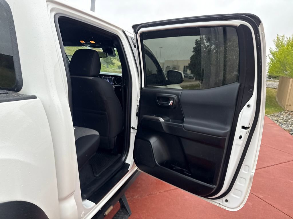 Used 2022 Toyota Tacoma TRD Off-Road AWD/4WD image 22