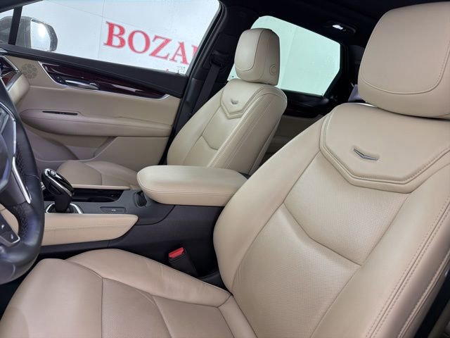 Used 2018 Cadillac XT5 Luxury w/ Driver Awareness Package image 11