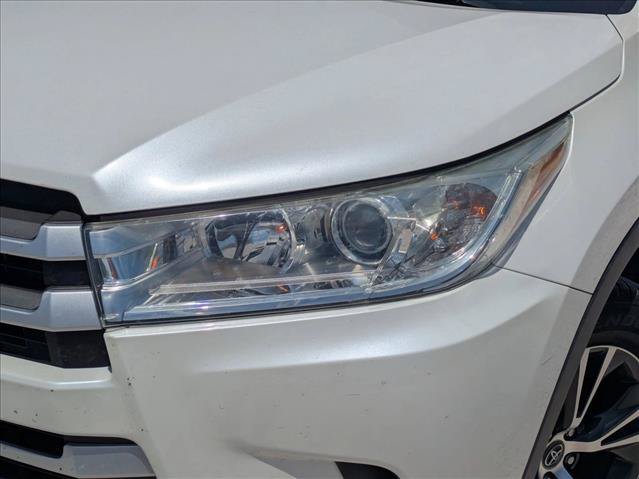 Used 2019 Toyota Highlander LE FWD image 5