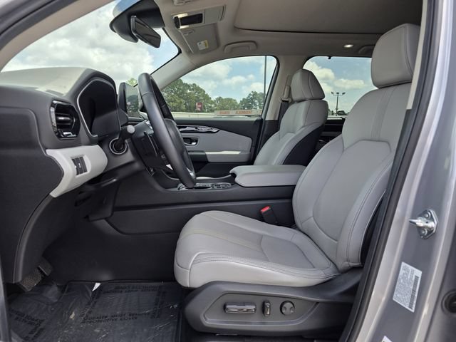 Used 2025 Honda Pilot Touring image 12