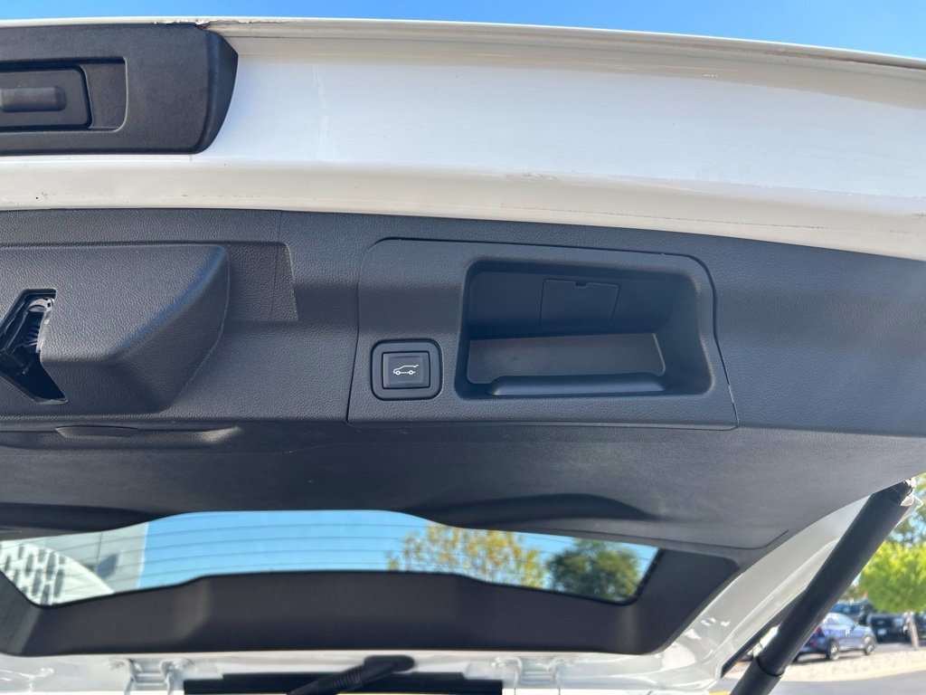 Used 2023 GMC Acadia SLE w/ Driver Convenience Package FWD image 22