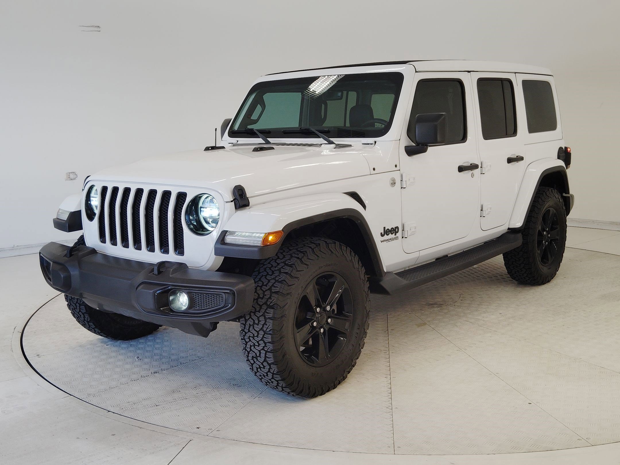 Used 2019 Jeep Wrangler Unlimited Sahara image 2