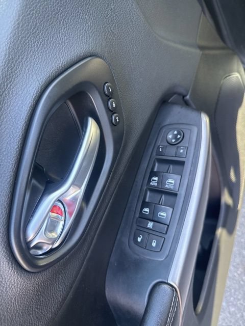 Used 2019 Jeep Cherokee Limited AWD/4WD image 19