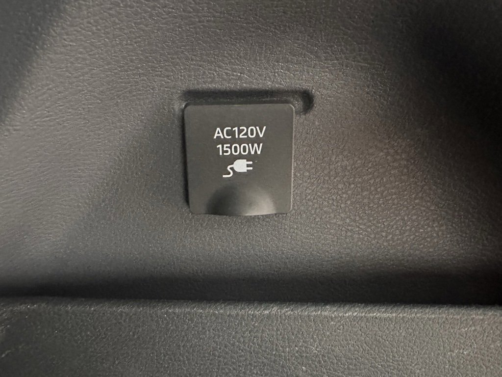 Used 2023 Toyota Sienna XSE image 15