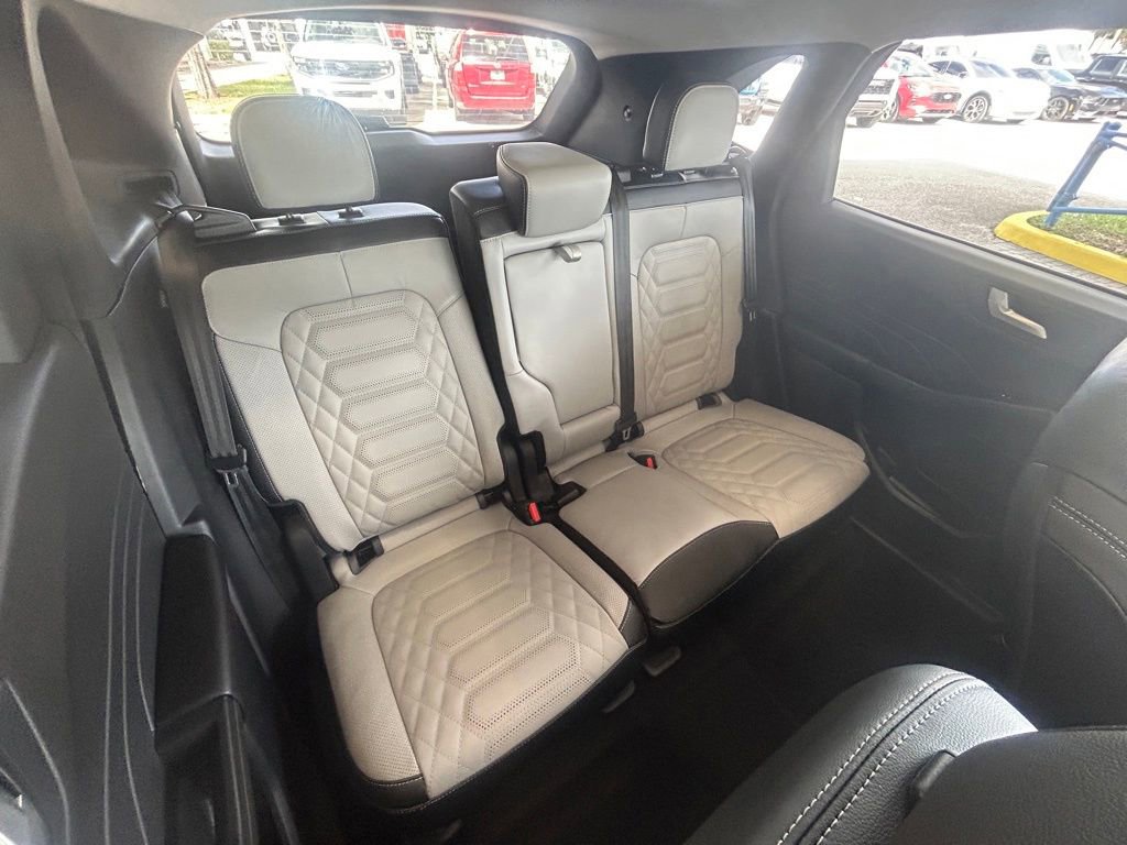 Certified 2024 Ford Escape SE w/ PHEV Premium Package FWD image 31