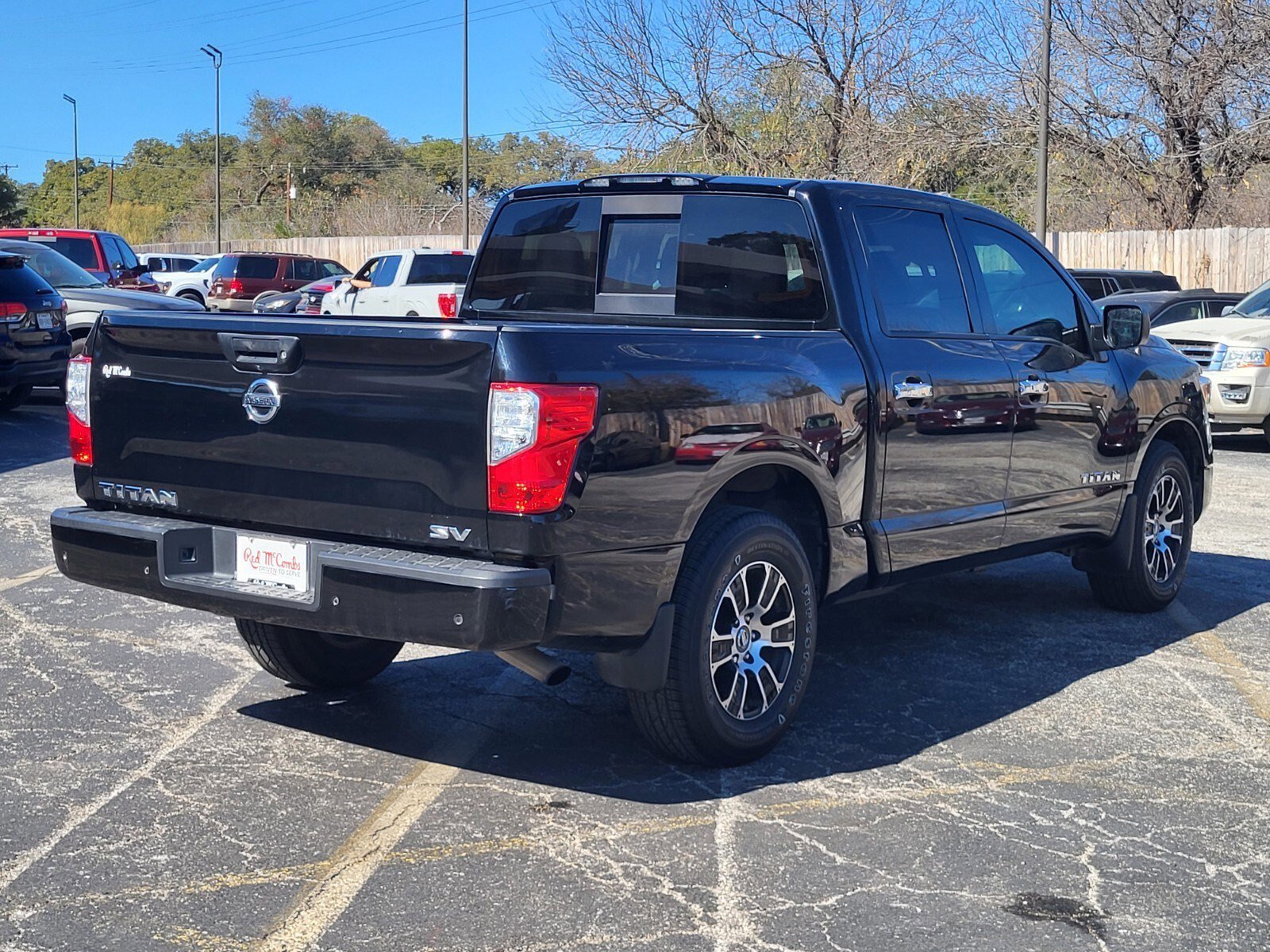 Used 2021 Nissan Titan SV w/ SV Convenience Package image 3