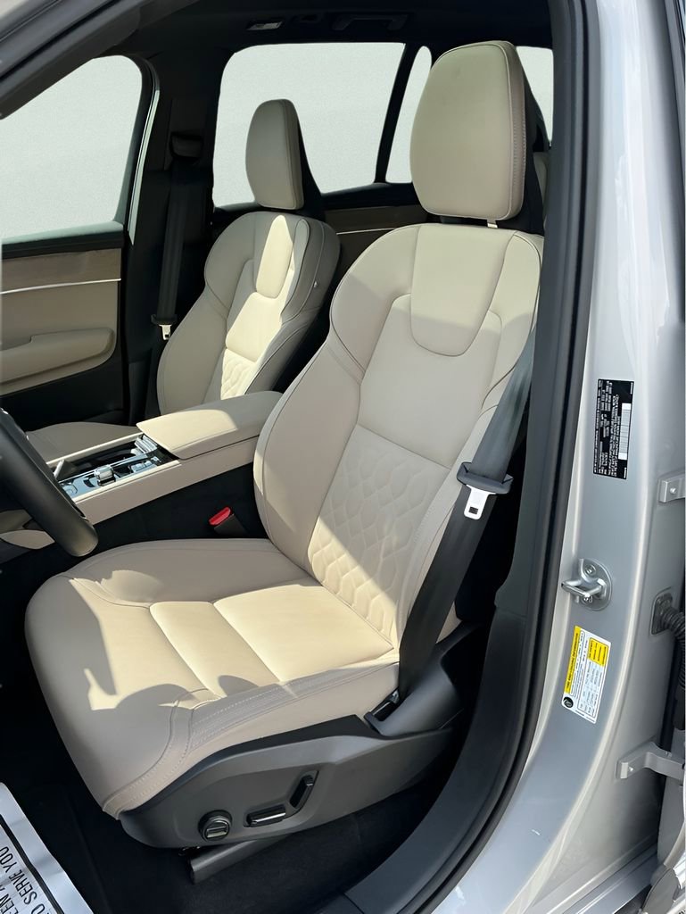 Used 2025 Volvo XC90 B6 Plus AWD/4WD image 32