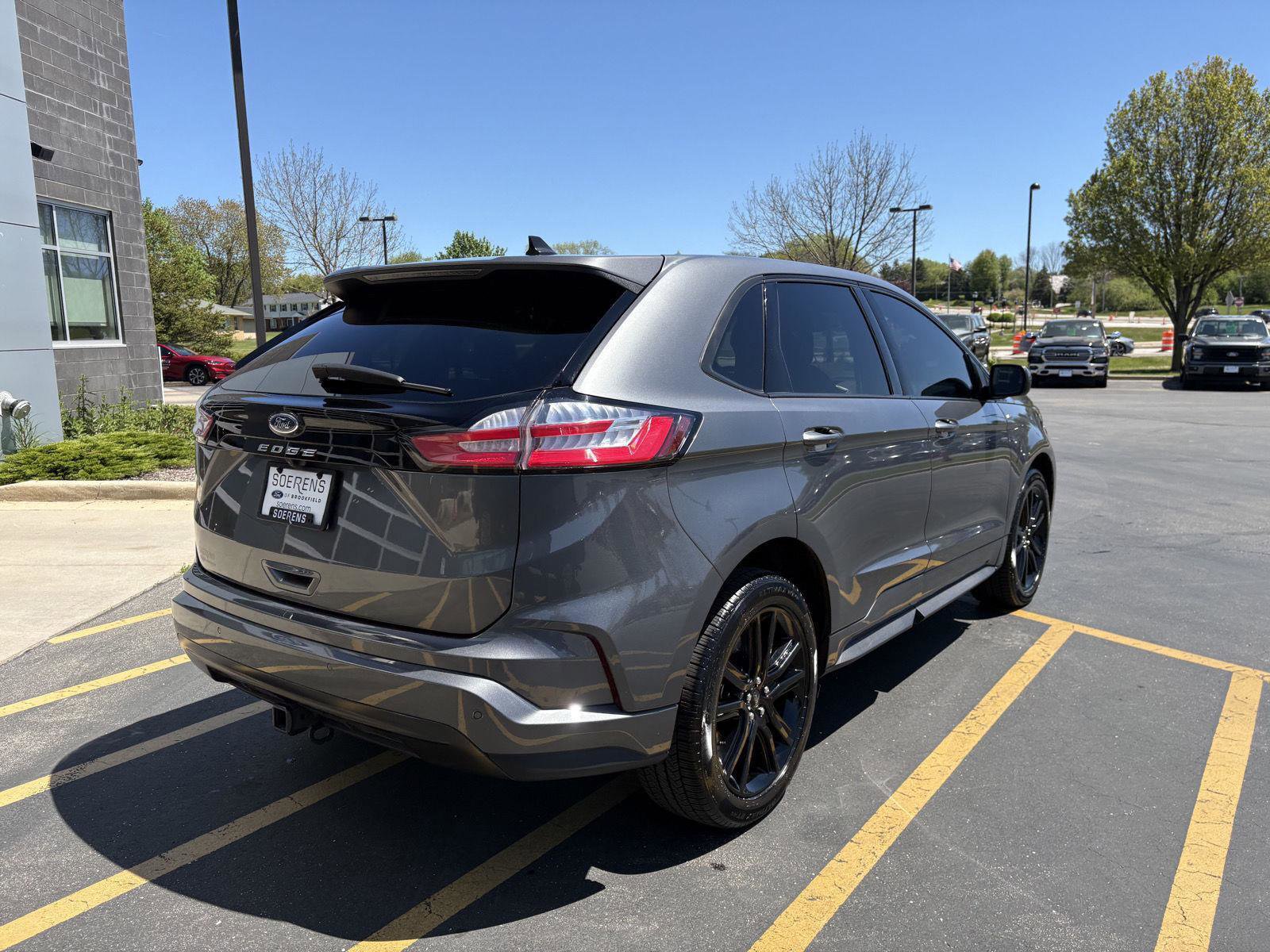 Certified 2024 Ford Edge ST-Line w/ Class II Trailer Tow Package AWD/4WD image 6