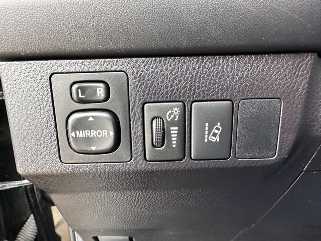 Used 2018 Toyota RAV4 LE image 12