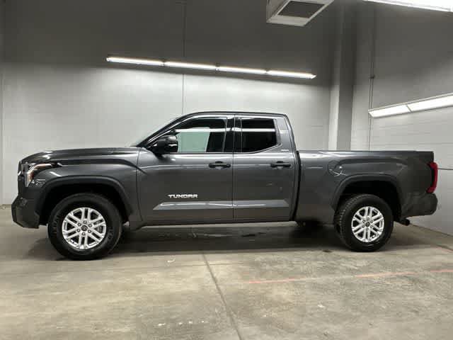 Used 2022 Toyota Tundra SR5 w/ SR5 Convenience Package AWD/4WD image 2