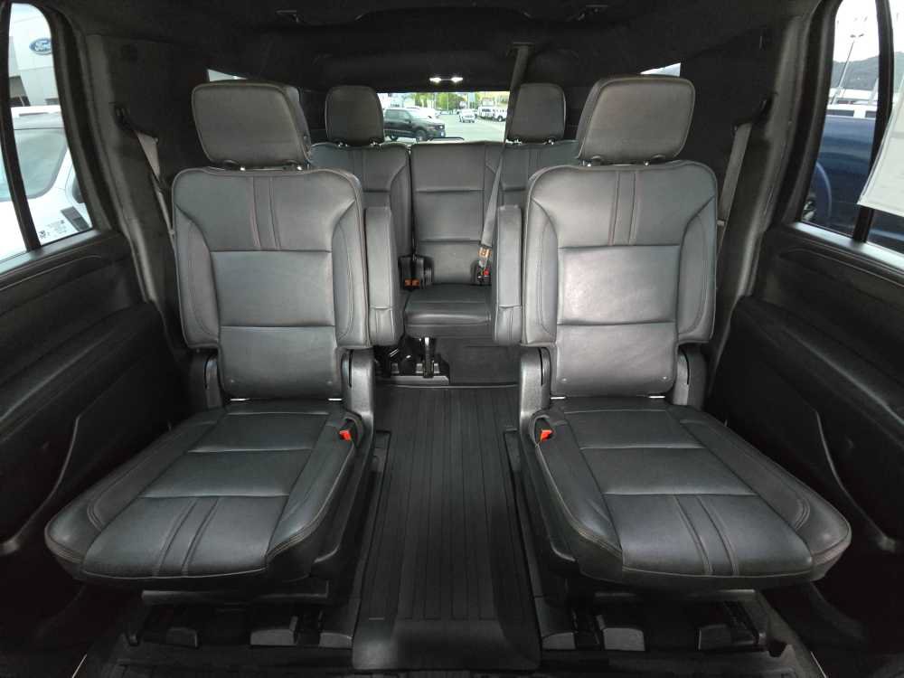 Used 2022 Chevrolet Suburban RST w/ Luxury Package AWD/4WD image 18
