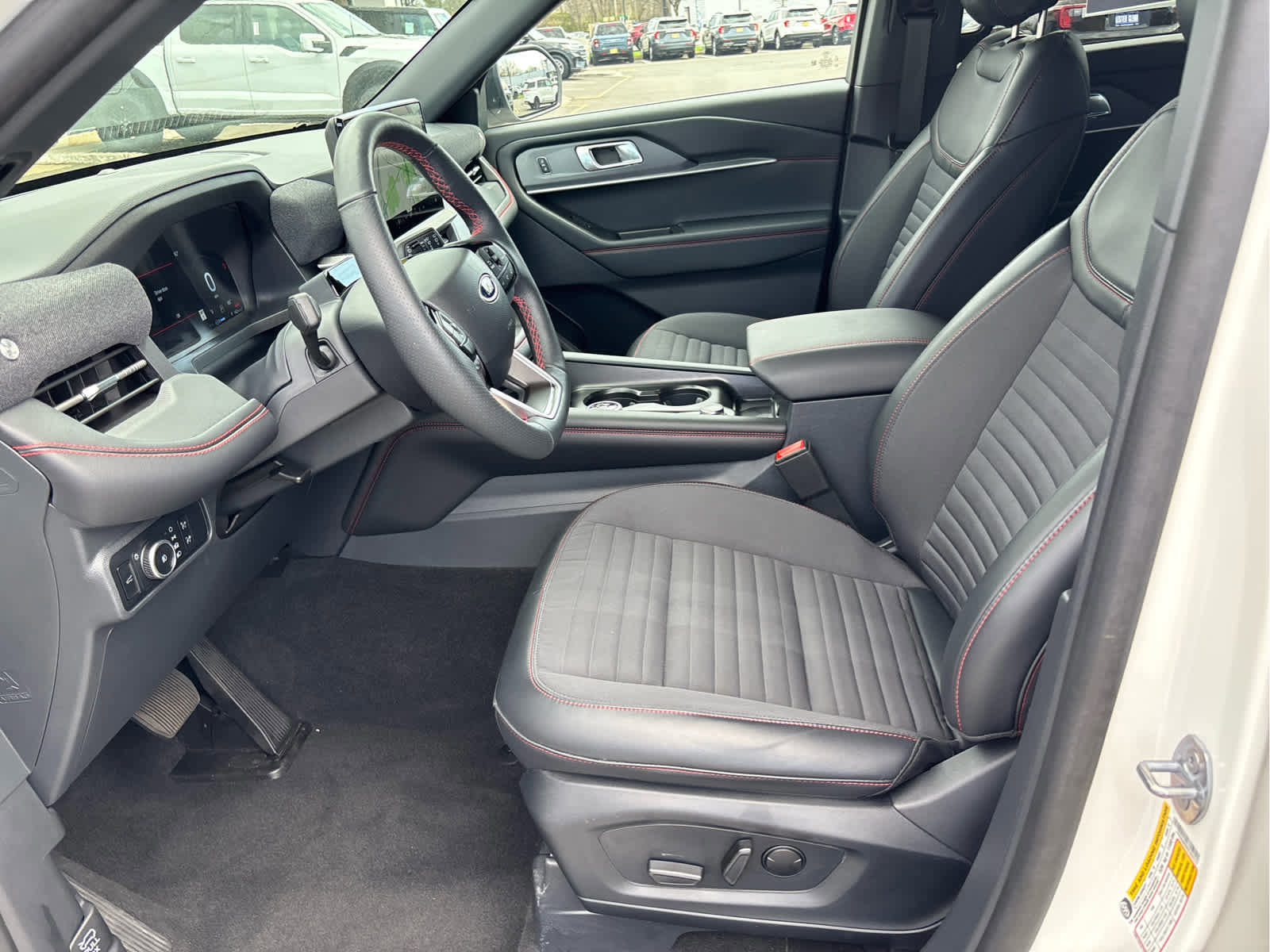 Certified 2025 Ford Explorer ST-Line image 11