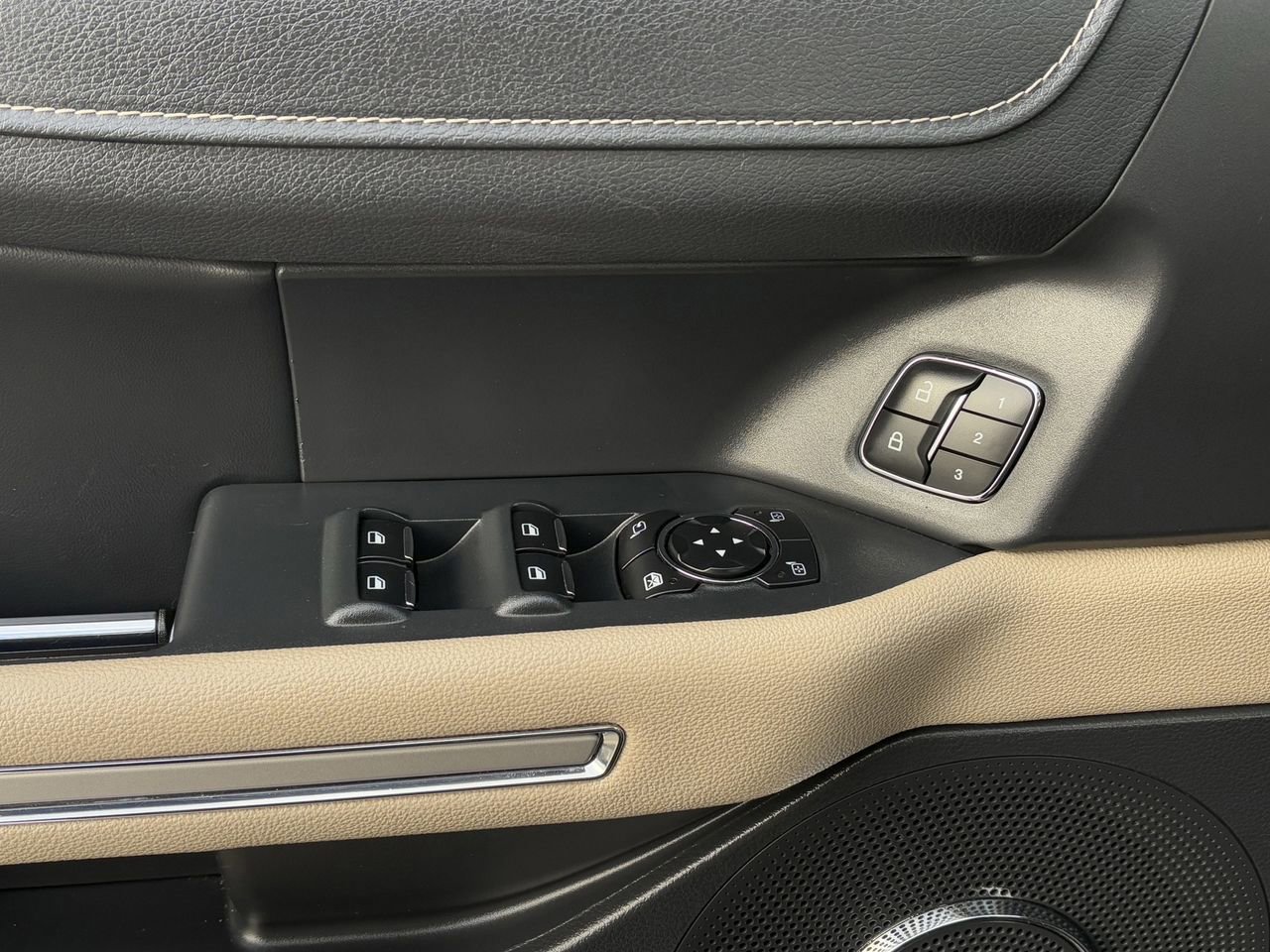 Certified 2024 Ford Expedition Limited image 25