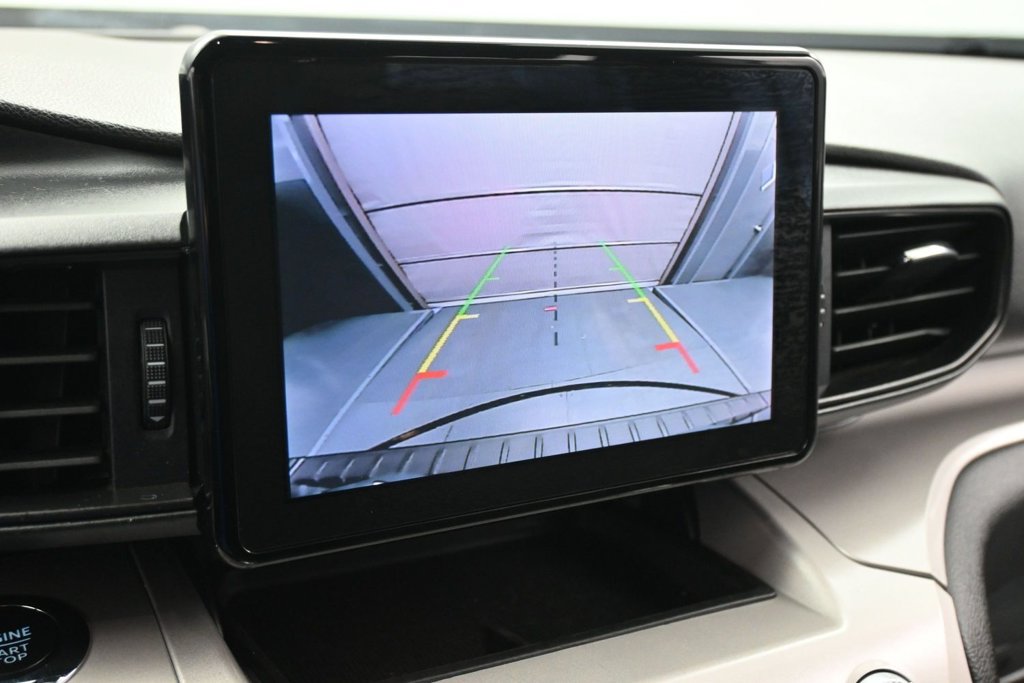 Certified 2024 Ford Explorer XLT RWD image 16