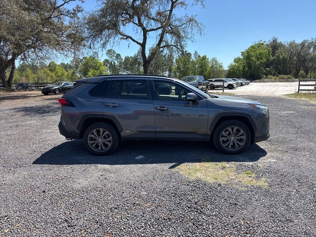 Used 2022 Toyota RAV4 XLE Premium image 7