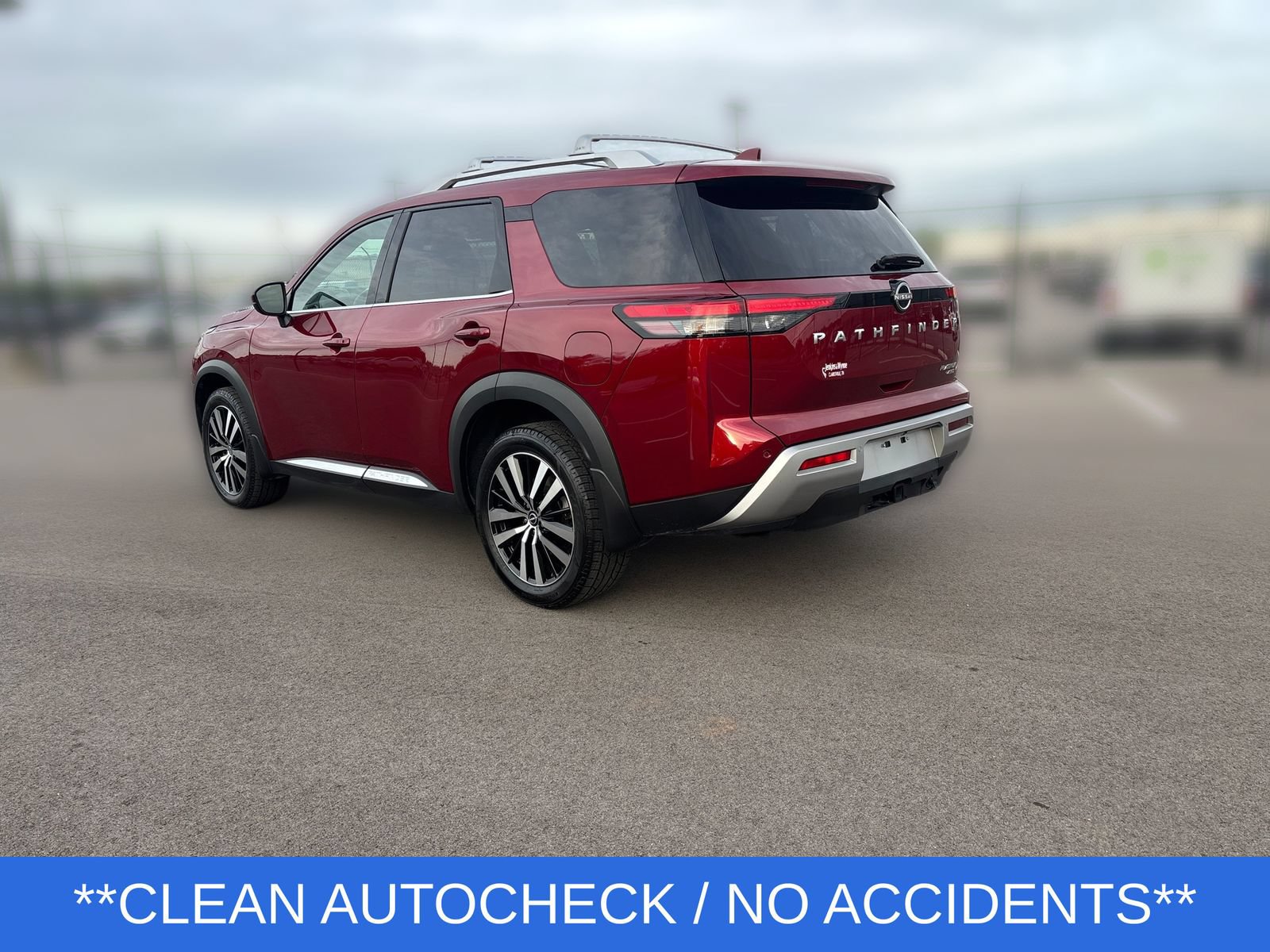 Used 2024 Nissan Pathfinder Platinum AWD/4WD image 3