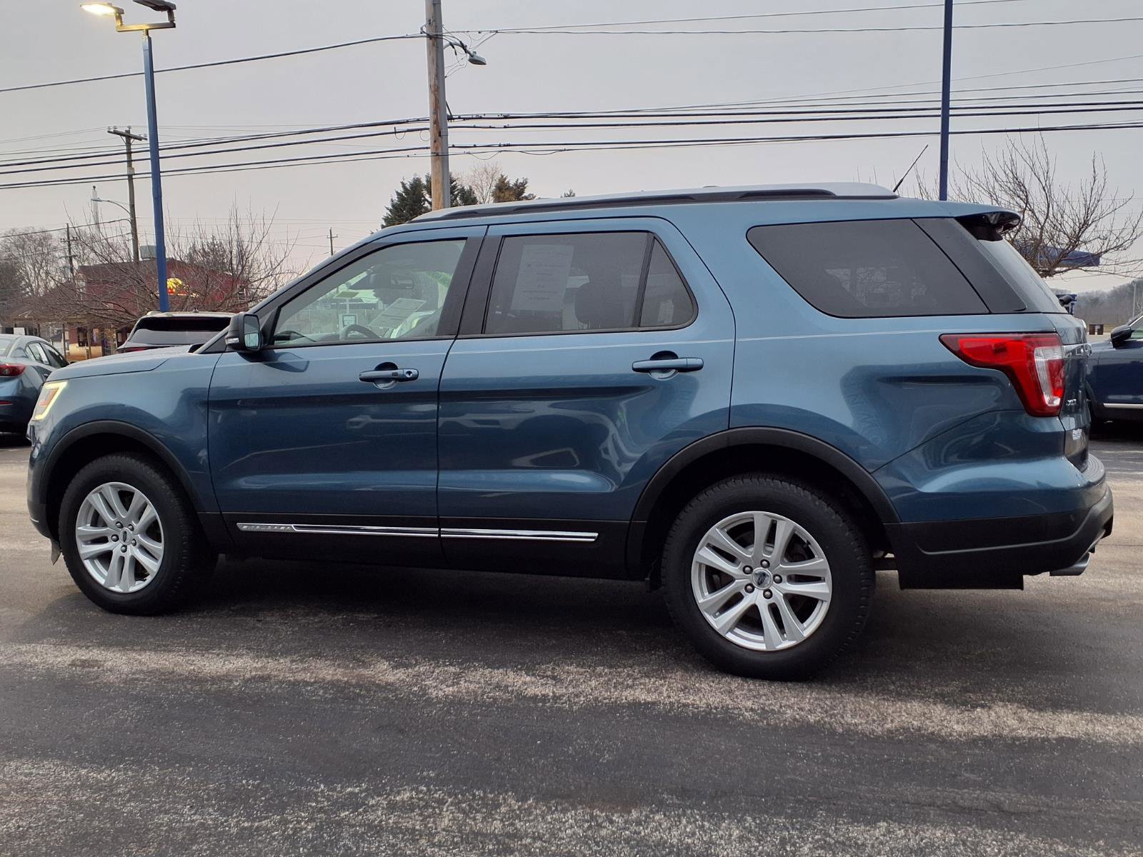Certified 2019 Ford Explorer XLT w/ Equipment Group 202A image 3