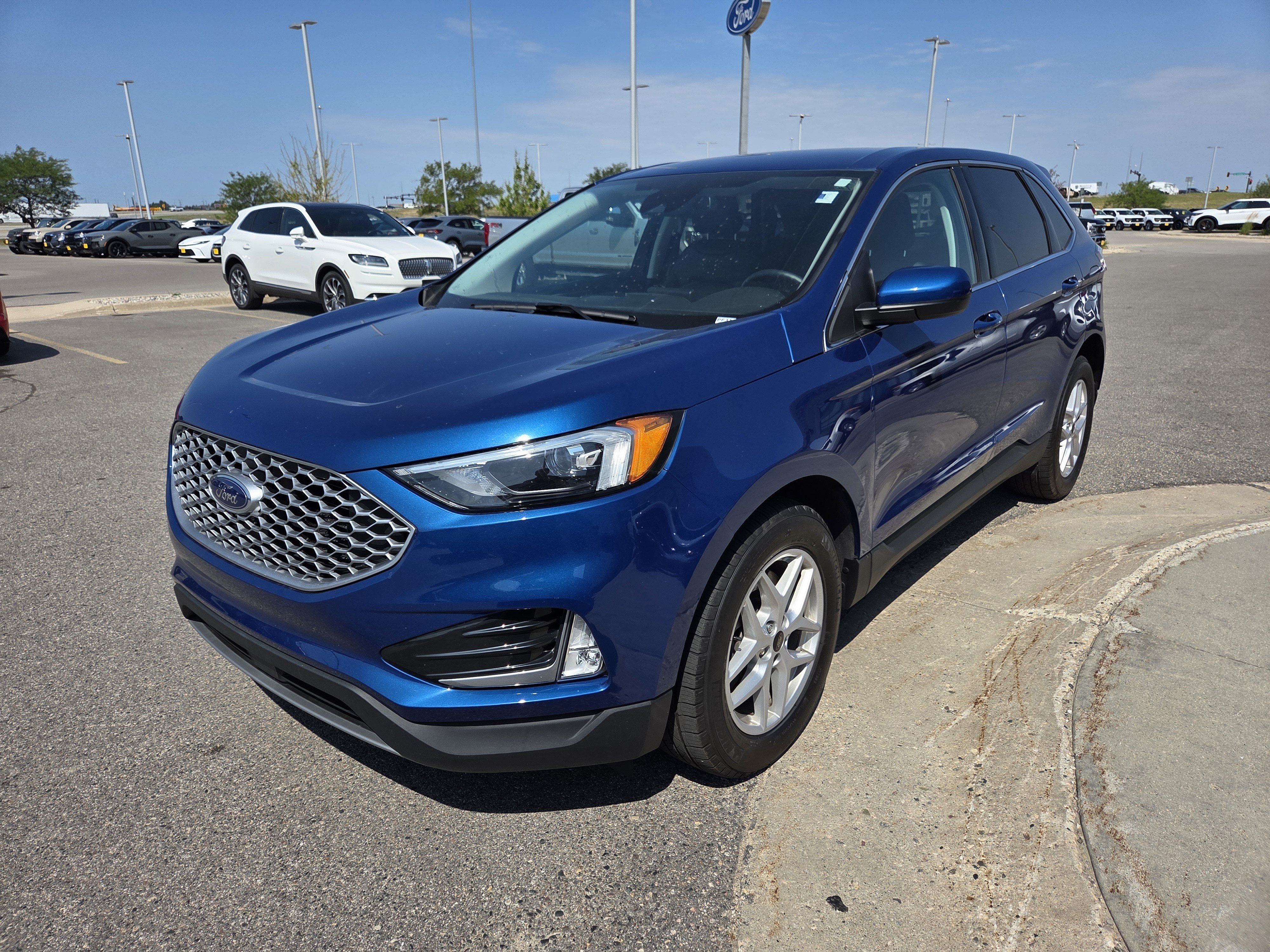 Certified 2023 Ford Edge SEL w/ Convenience Package AWD/4WD image 3