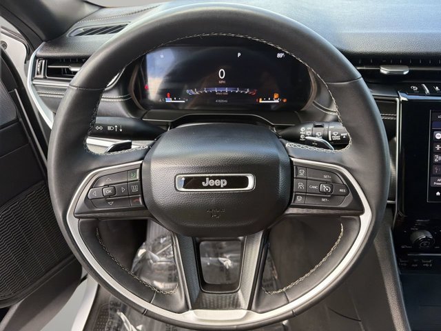 Used 2025 Jeep Grand Cherokee Altitude AWD/4WD image 29