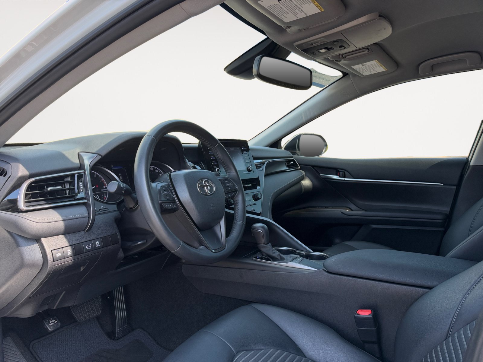Used 2023 Toyota Camry SE w/ Convenience Package FWD image 9