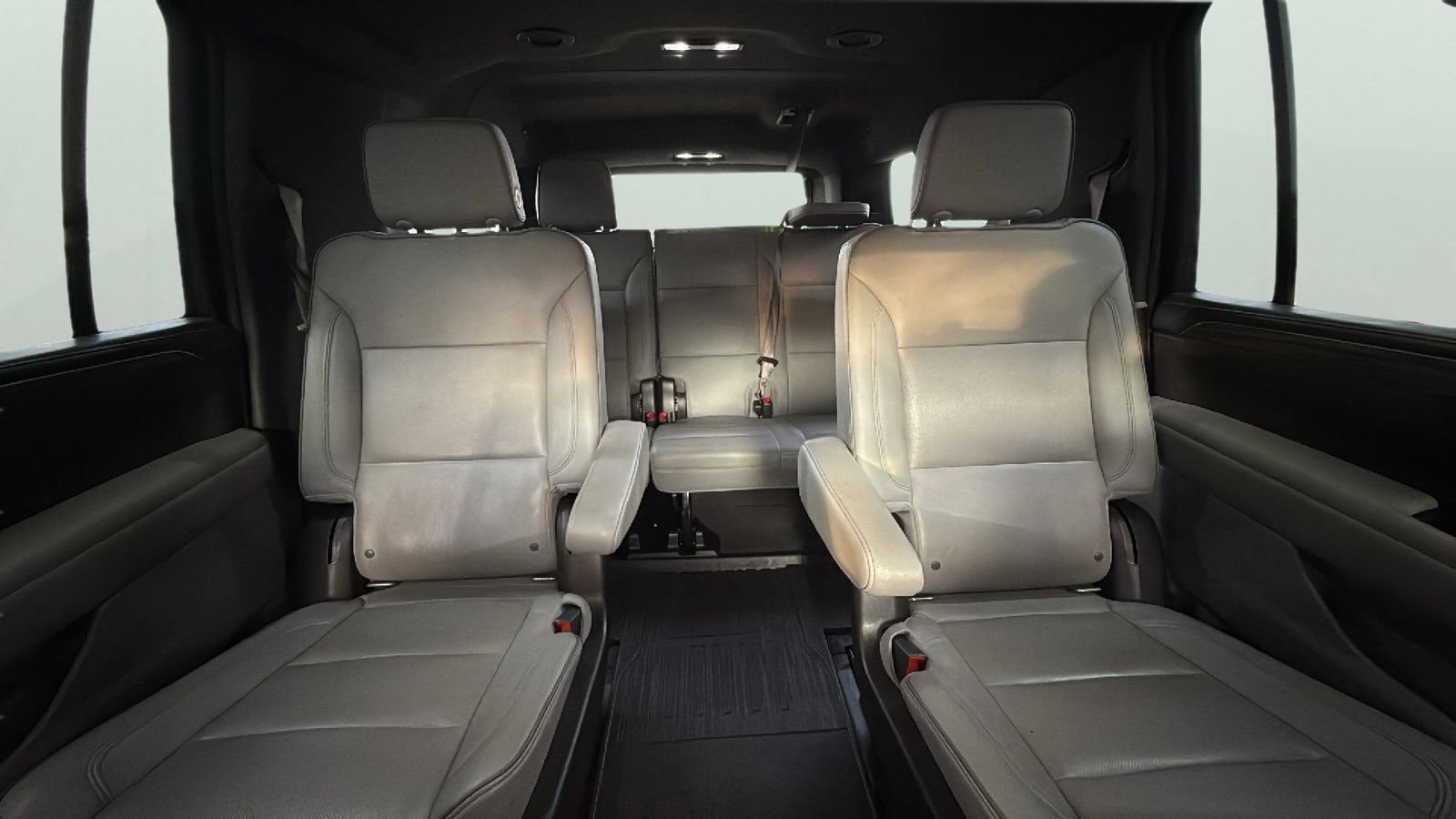 Used 2022 GMC Yukon XL SLT w/ SLT Luxury Package image 25