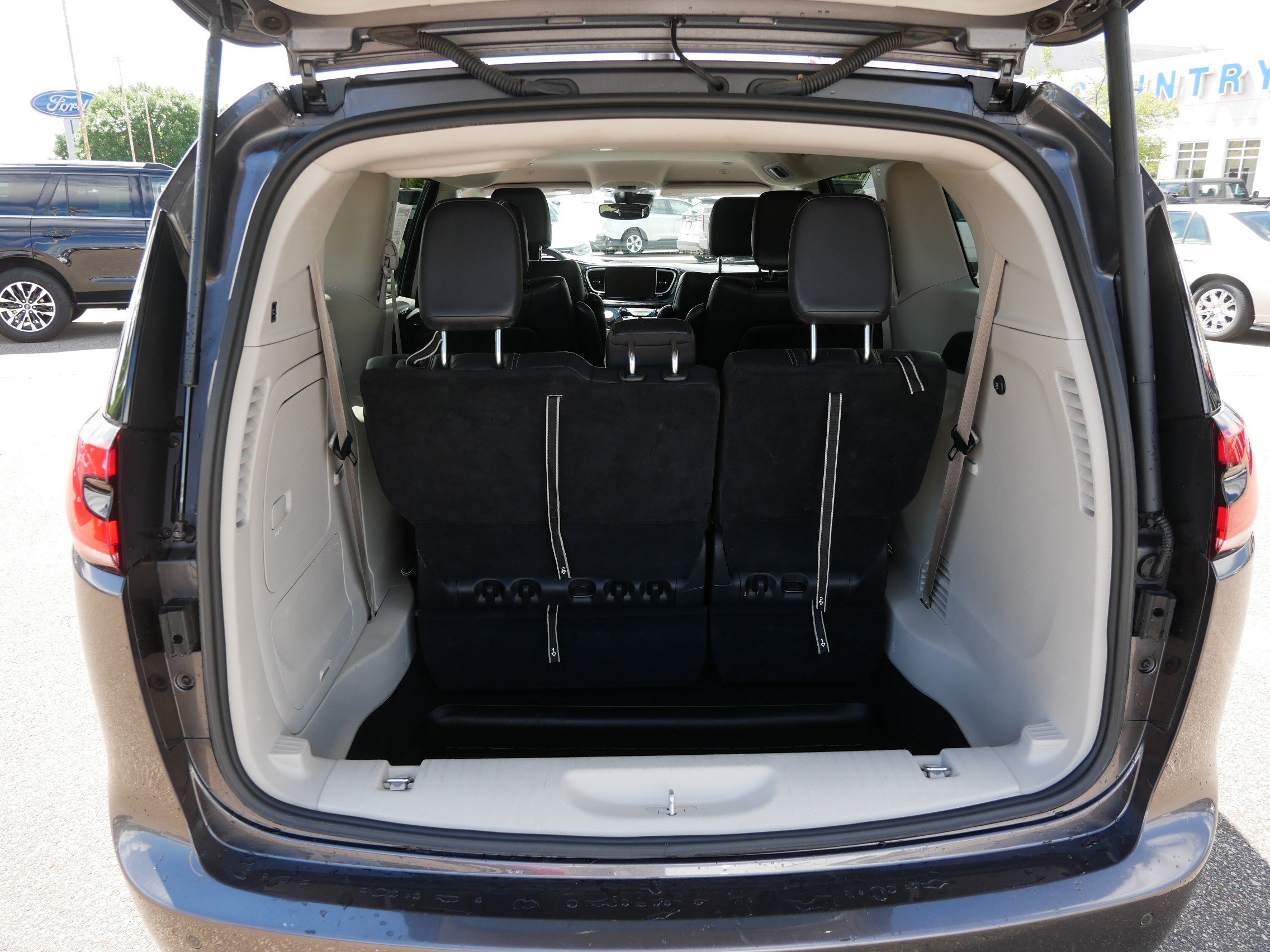 Used 2022 Chrysler Pacifica Touring-L FWD image 18