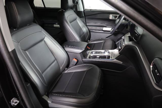 Certified 2024 Ford Explorer XLT w/ Equipment Group 202A AWD/4WD image 9