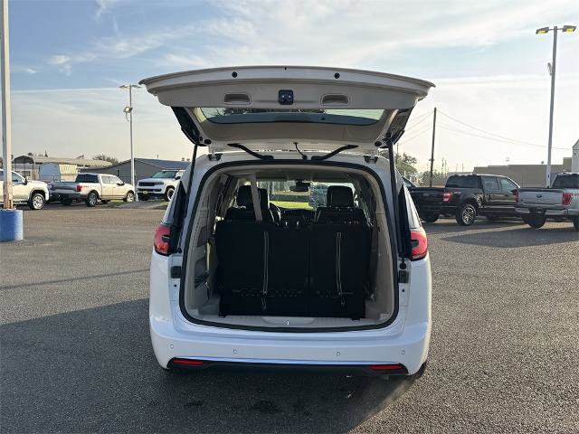 Used 2024 Chrysler Pacifica Touring-L image 9