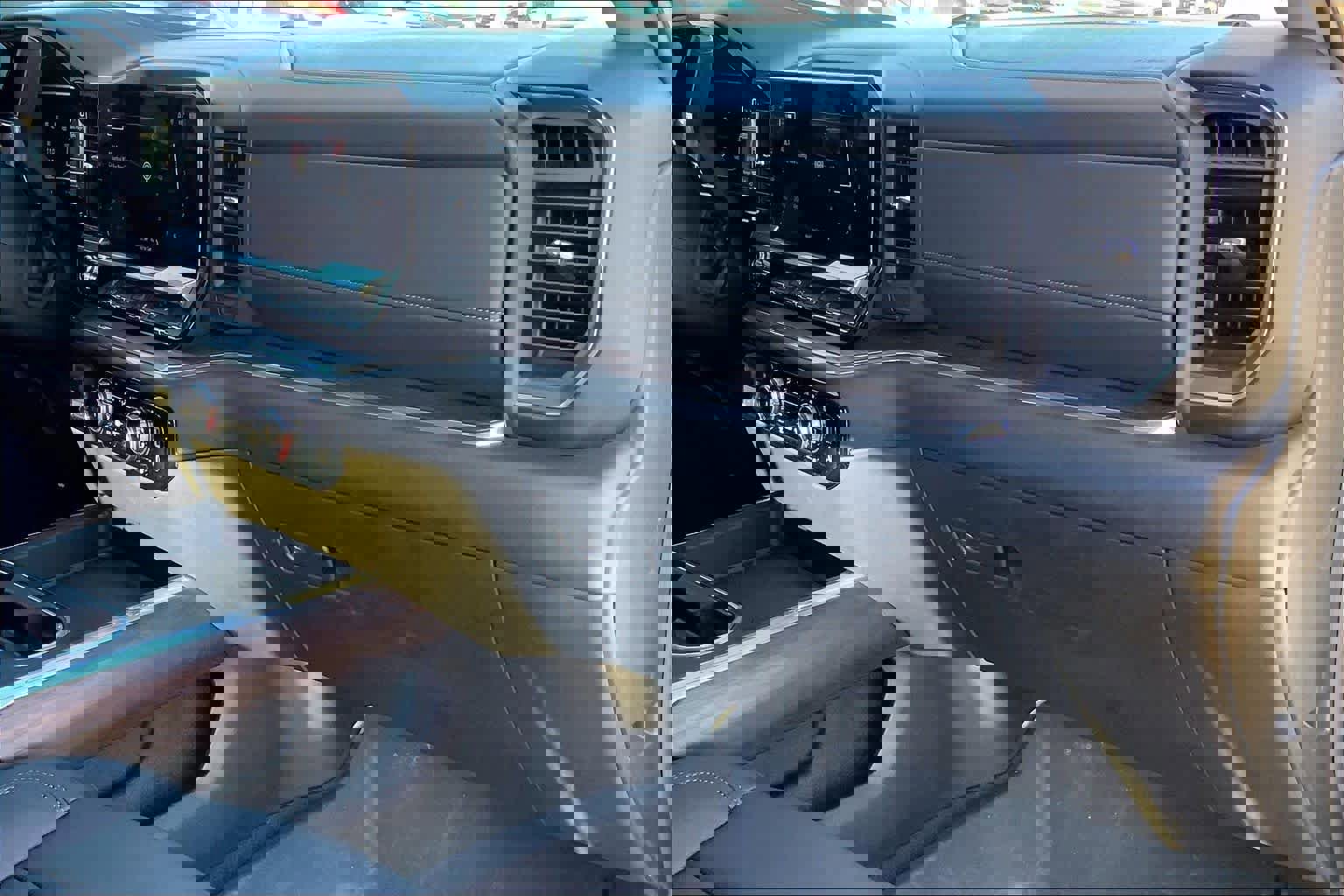 Used 2024 GMC Sierra 2500 SLT w/ SLT Premium Package image 19