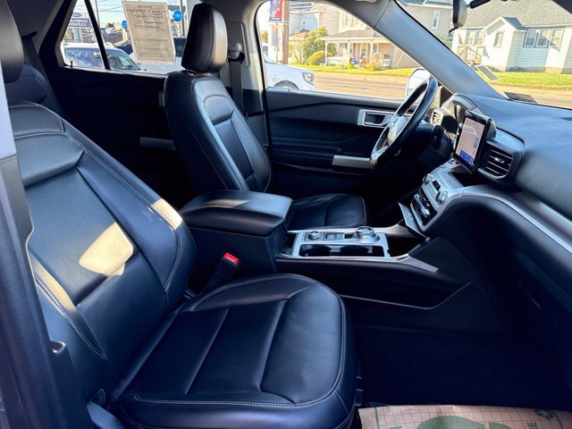 Certified 2023 Ford Explorer XLT w/ Equipment Group 202A AWD/4WD image 30