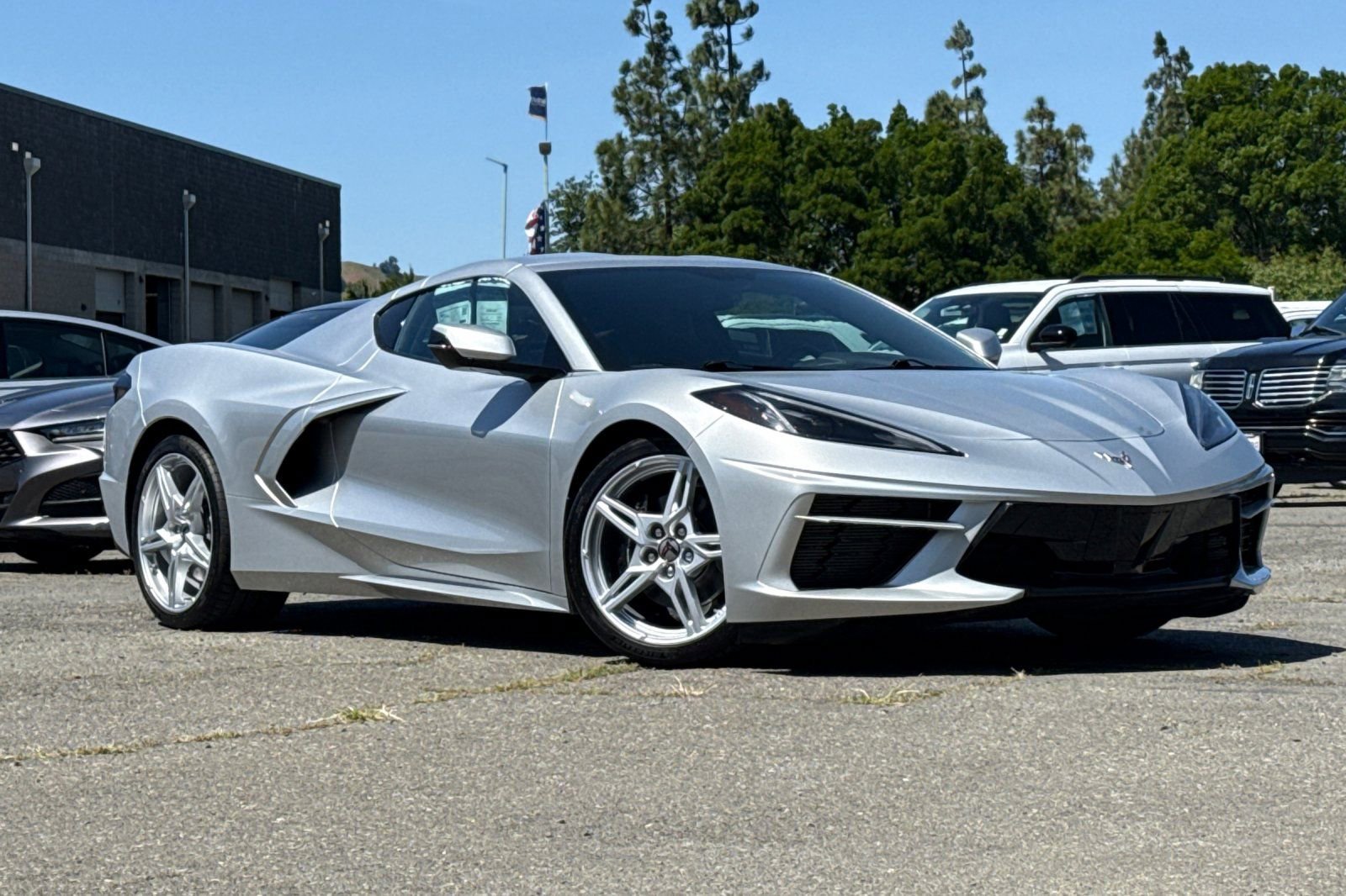 Used 2020 Chevrolet Corvette Stingray Coupe w/ Chrome Exterior Badge Package RWD image 2