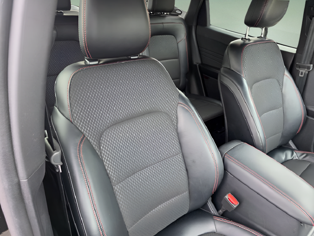 Certified 2025 Ford Escape ST-Line AWD/4WD image 32