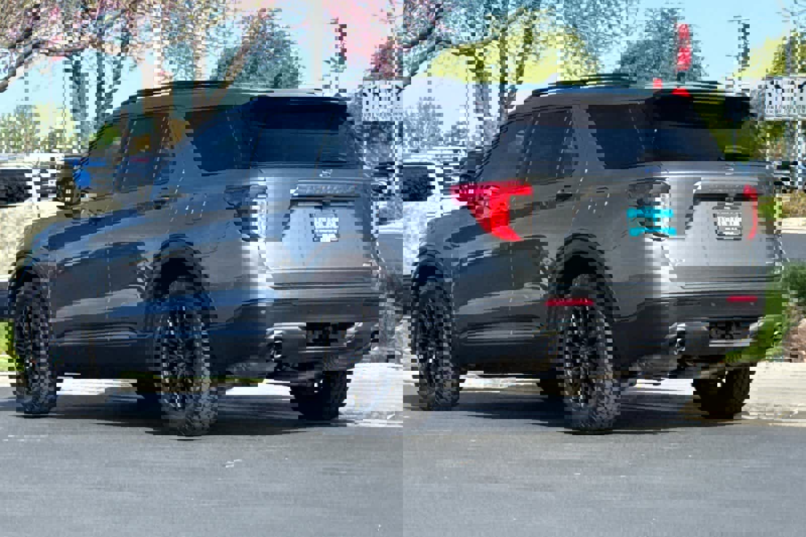 Certified 2023 Ford Explorer XLT w/ Equipment Group 202A image 3