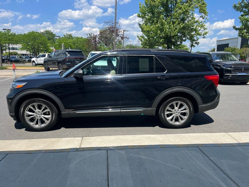 Certified 2022 Ford Explorer XLT w/ Equipment Group 202A AWD/4WD image 6