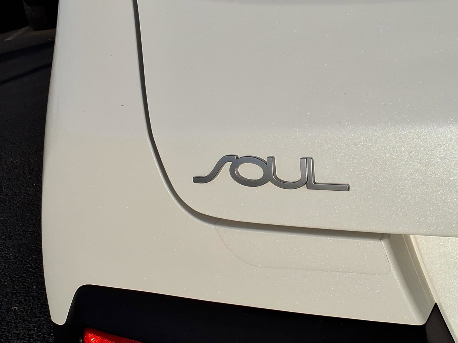 Used 2022 Kia Soul LX w/ Technology Package image 8