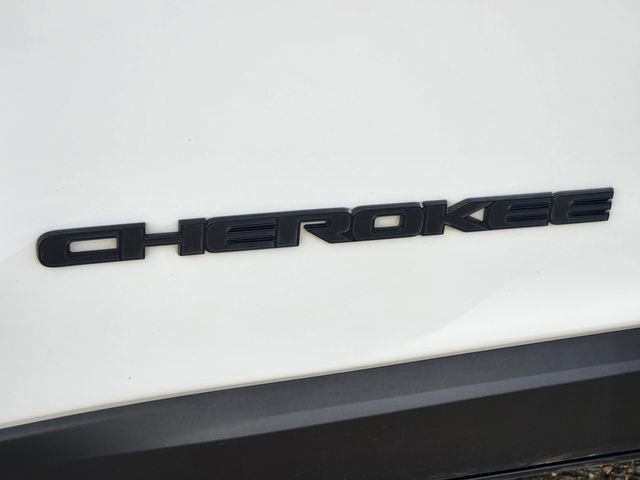 Used 2023 Jeep Cherokee Altitude Lux image 19