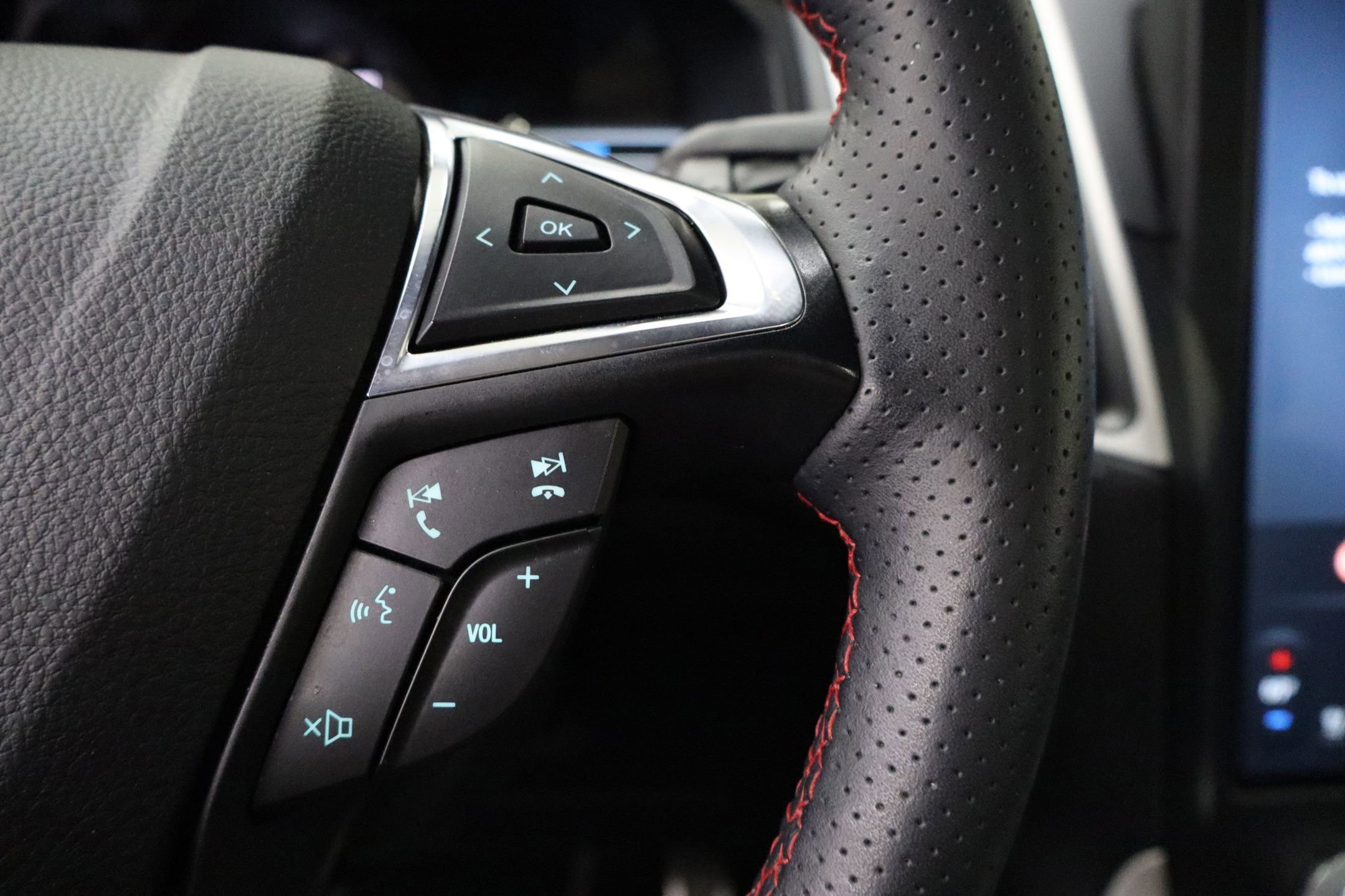 Certified 2024 Ford Edge ST-Line image 17