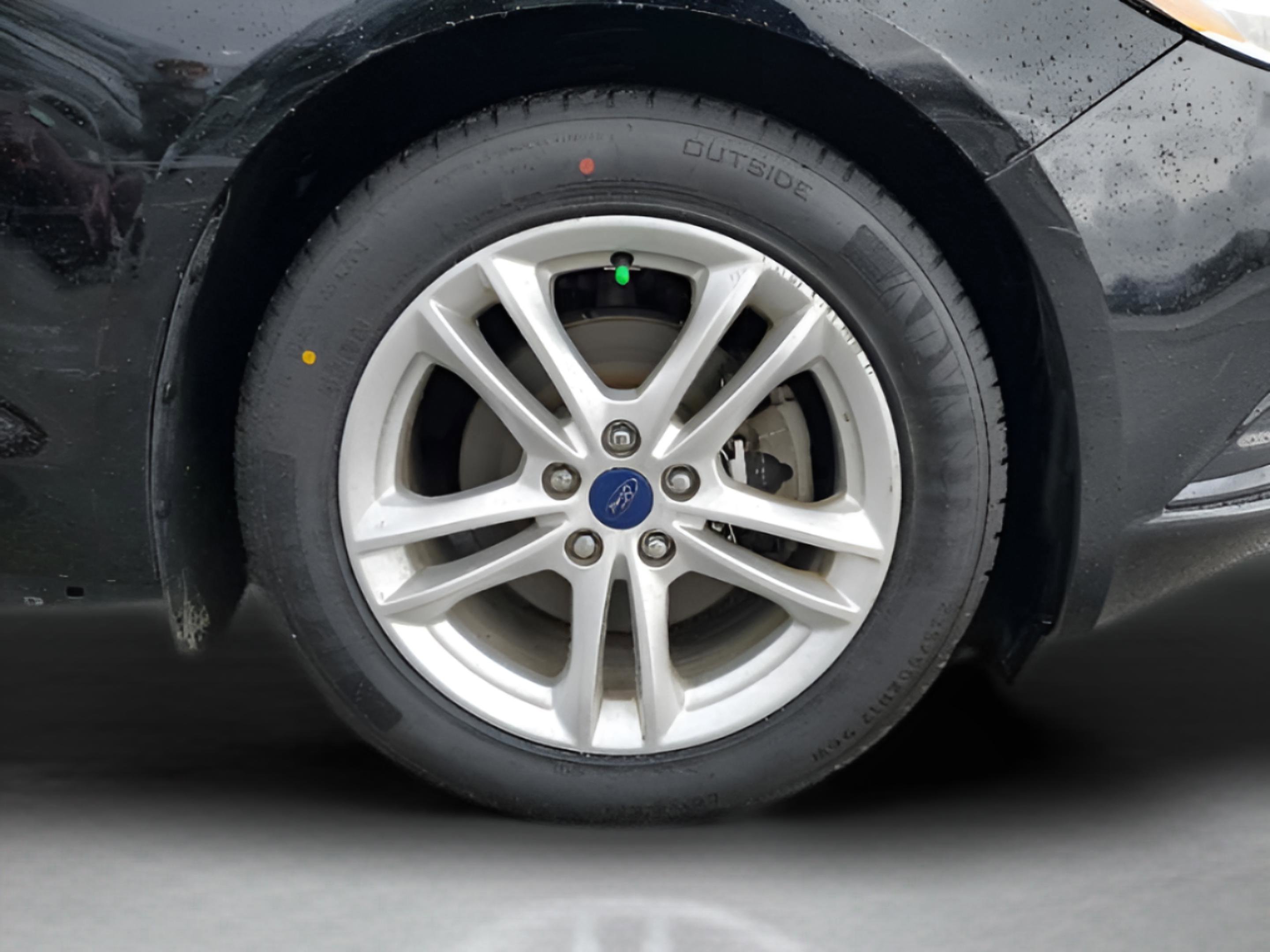 Certified 2018 Ford Fusion SE w/ Fusion SE Technology Package FWD image 32