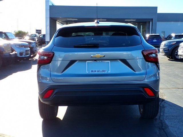 Used 2024 Chevrolet Trax LS w/ LS Convenience Package FWD image 6