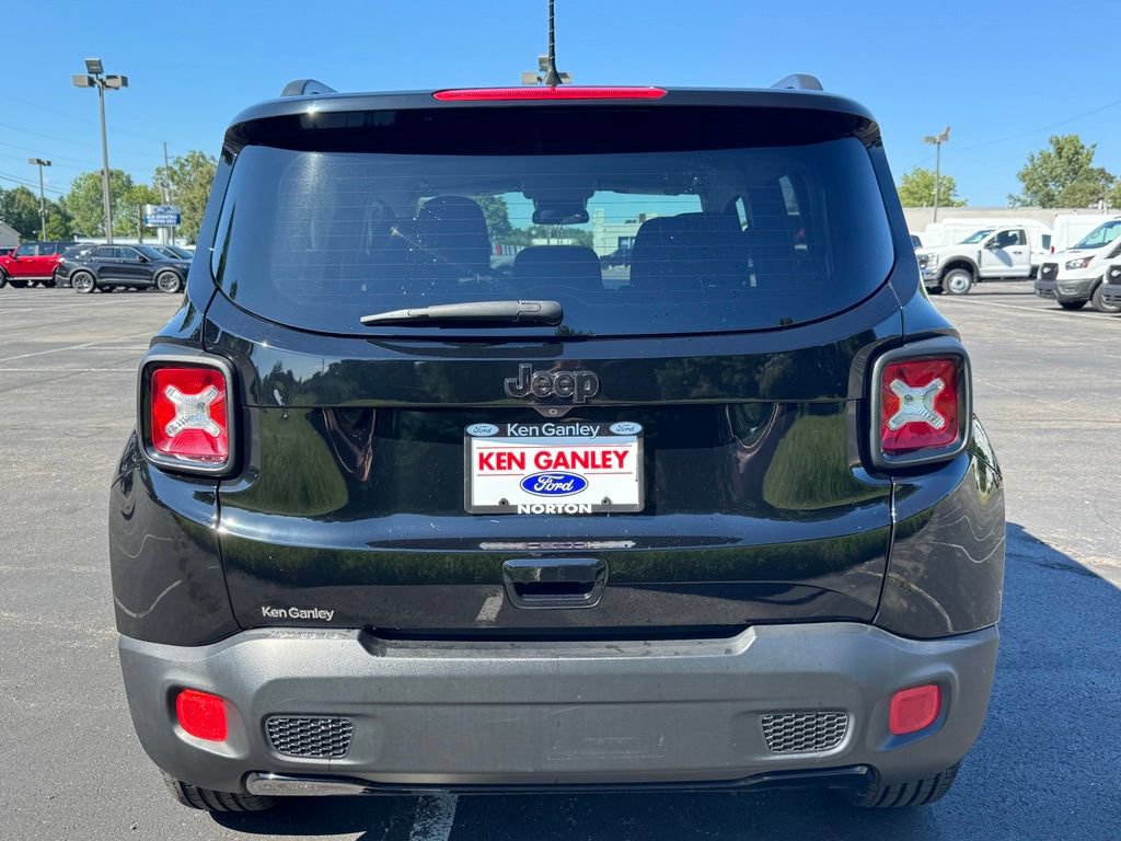 Used 2018 Jeep Renegade Altitude AWD/4WD image 8