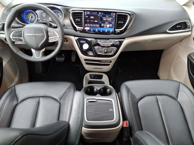 Used 2024 Chrysler Pacifica Touring-L FWD image 12