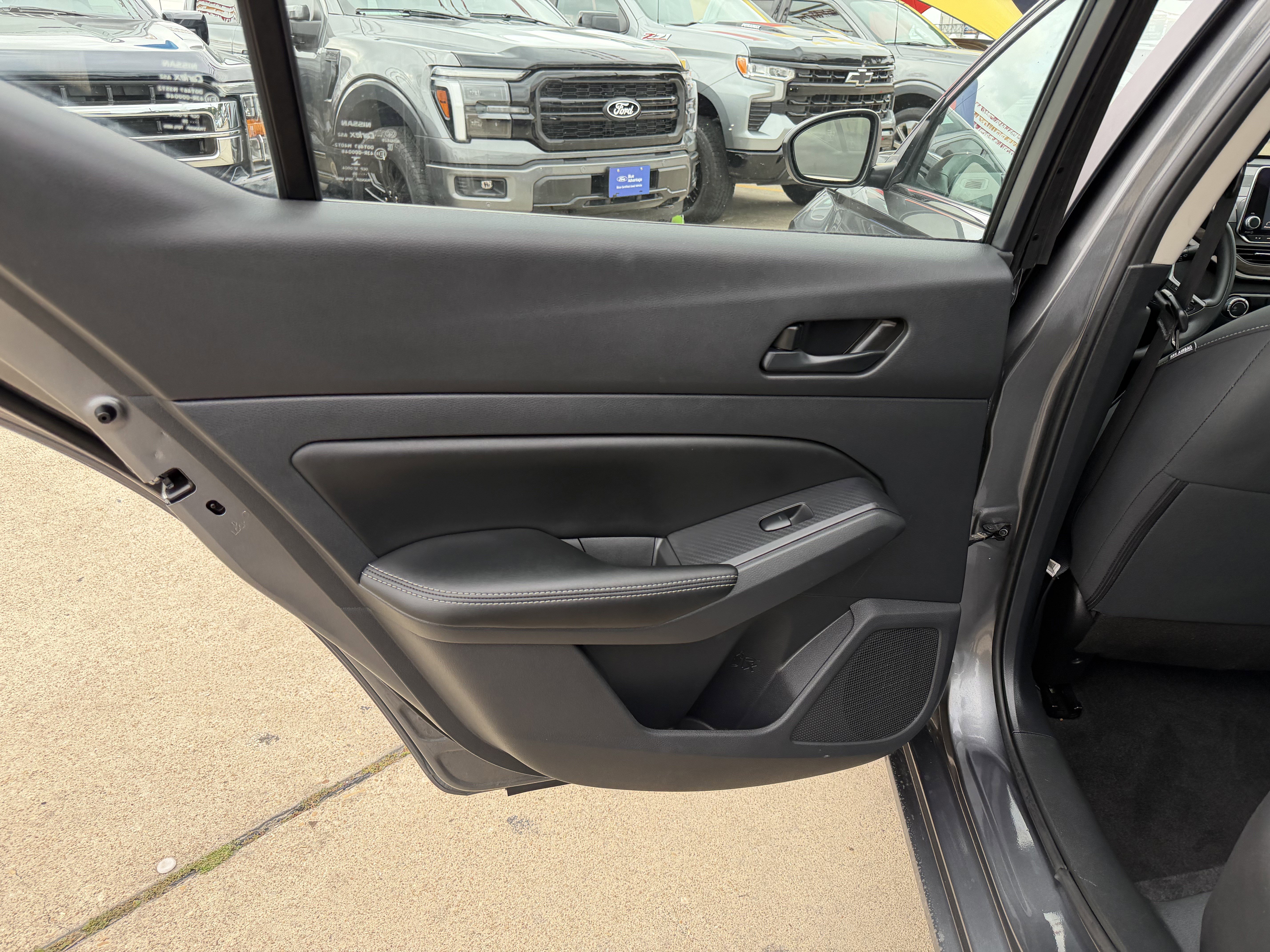 Used 2025 Nissan Altima 2.5 SV FWD image 14