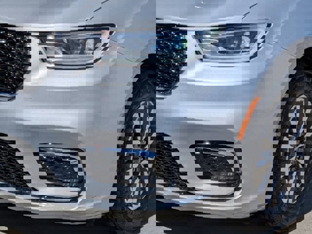 Used 2023 Chrysler Pacifica Touring-L image 10