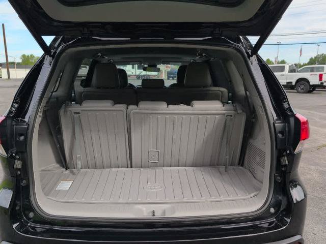 Used 2018 Toyota Highlander XLE AWD/4WD image 10