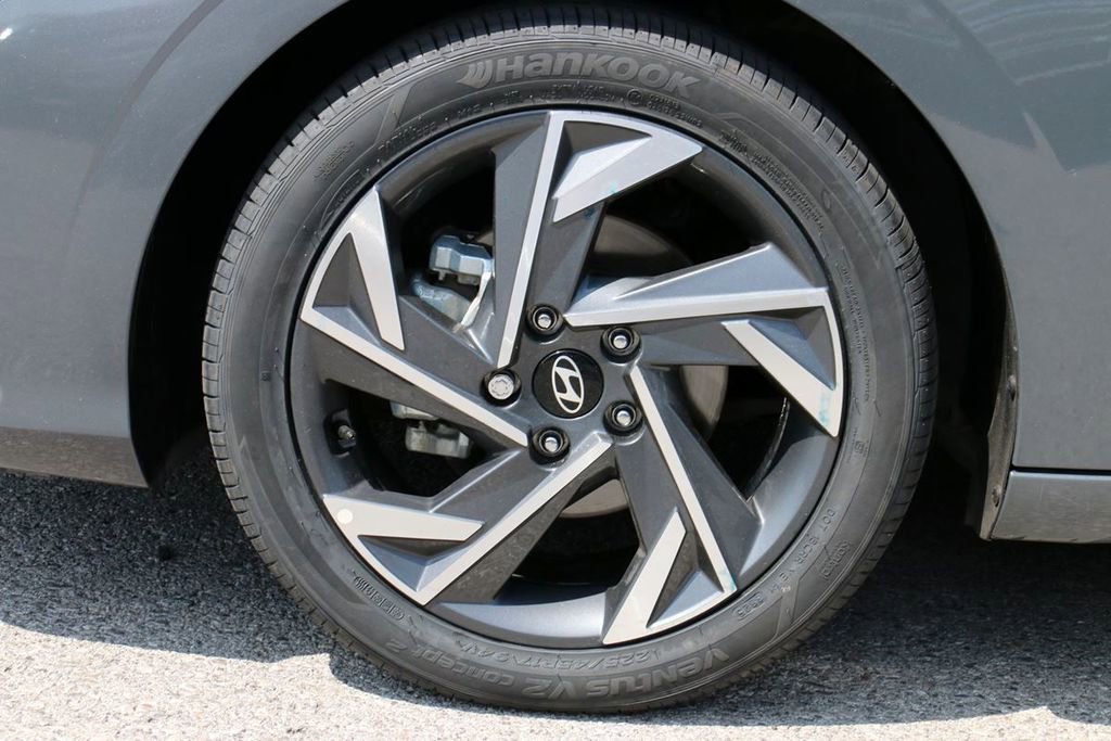 Used 2024 Hyundai Elantra Limited FWD image 8